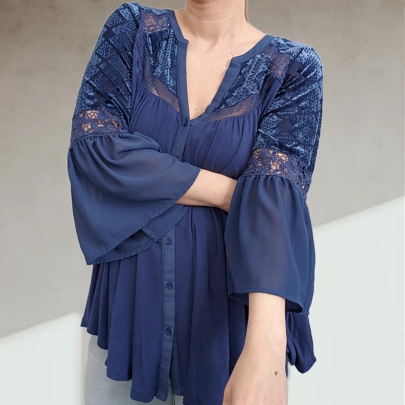 Victorian sleeve loose fit blouse - Picture 2 of 11